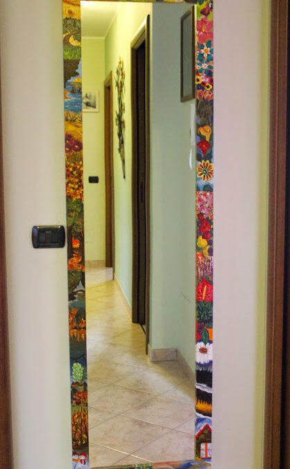 Cornice di legno dipinta a mano